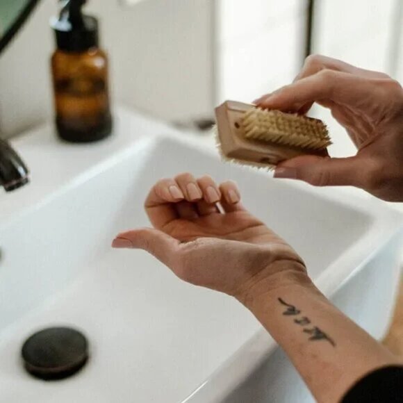 NWT Mother Earth Wood Nail Cleaning Brush - Picture 2 of 3